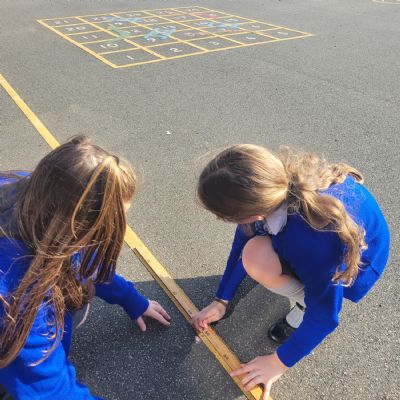 Measuring the length and width of Viking Longships